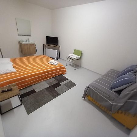 Chez Jean-Claude Chambre 4 Personnes Wavre Luaran gambar