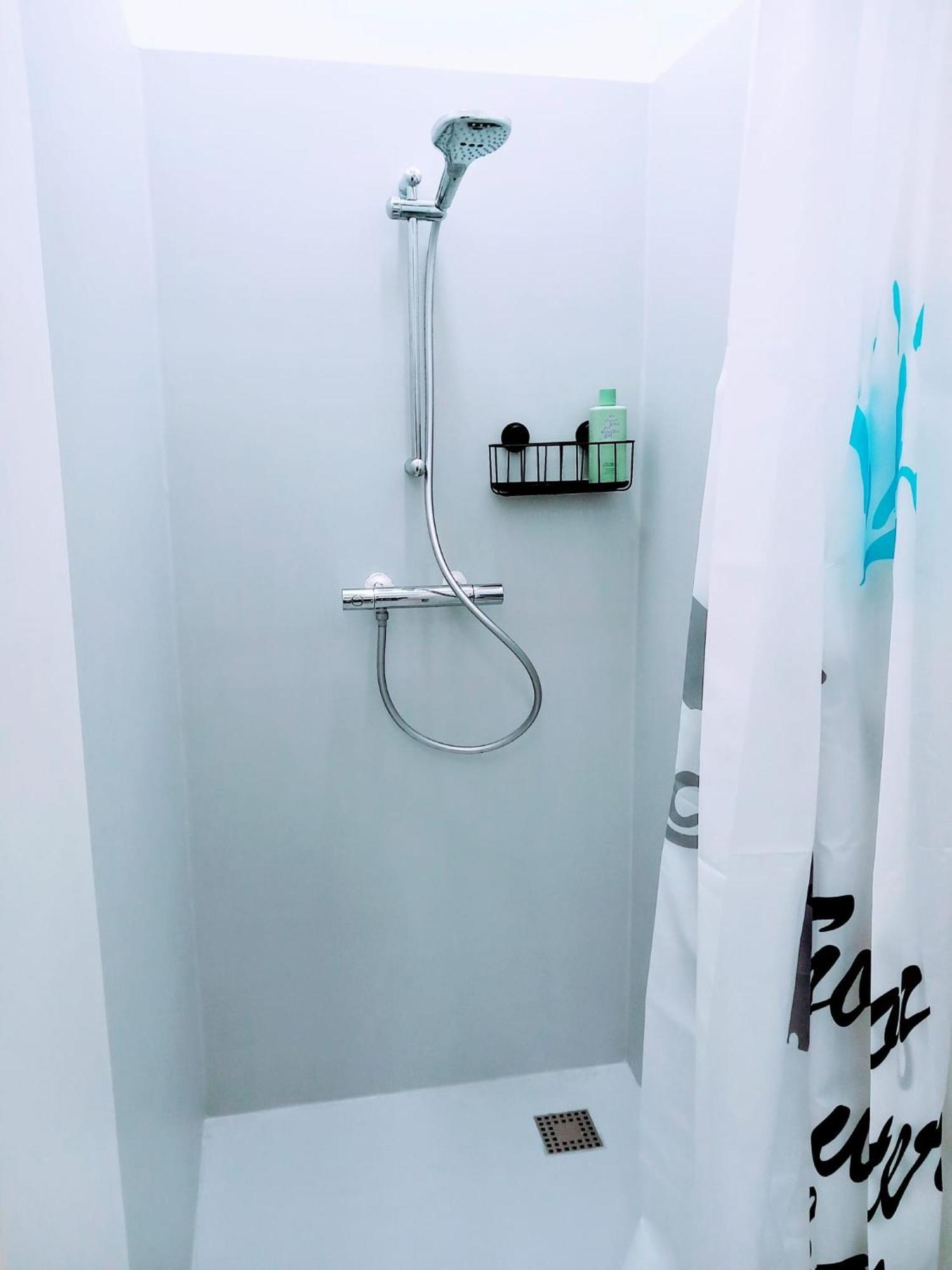 Chez Jean-Claude Chambre 4 Personnes Wavre Luaran gambar