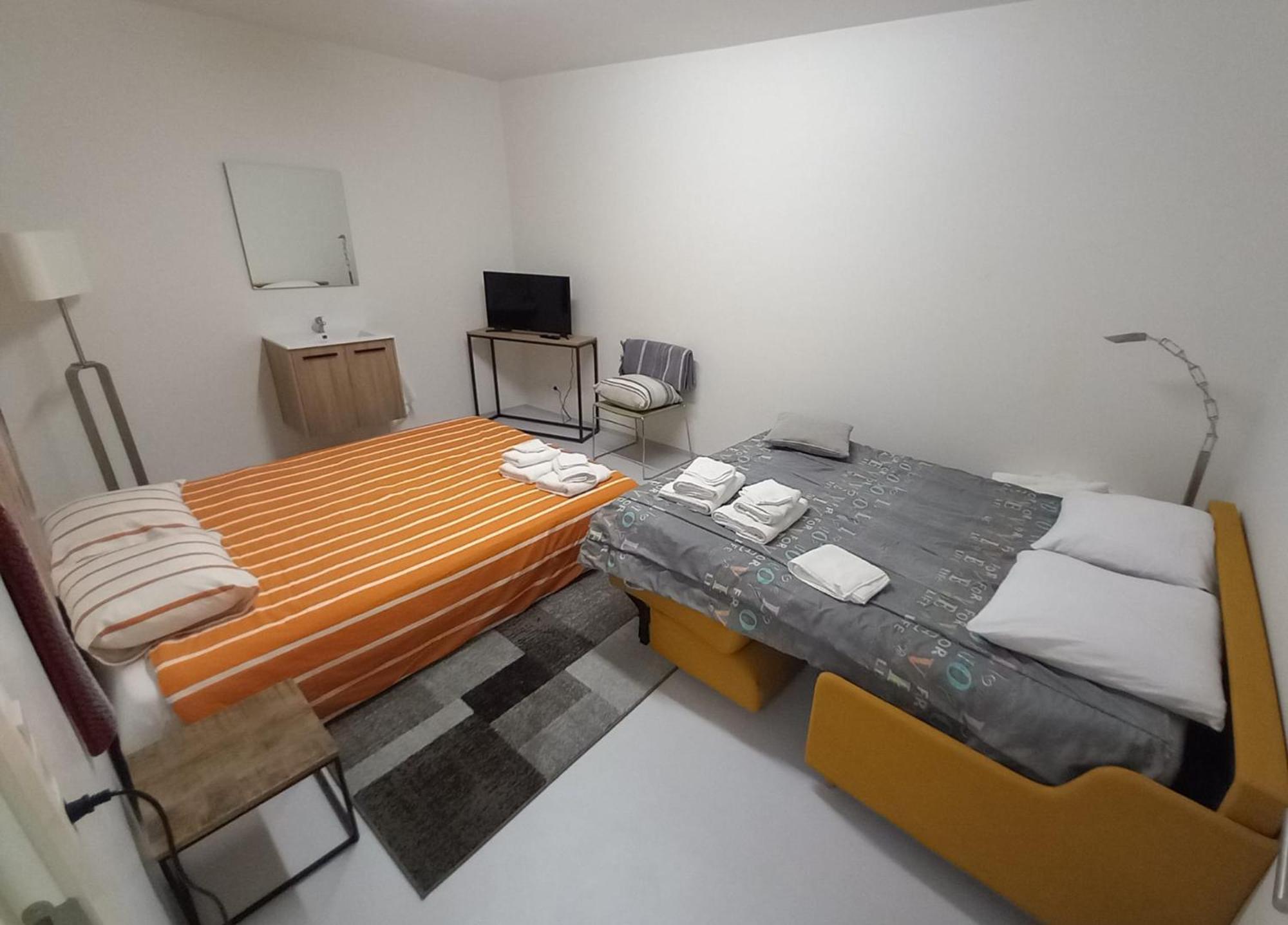 Chez Jean-Claude Chambre 4 Personnes Wavre Luaran gambar
